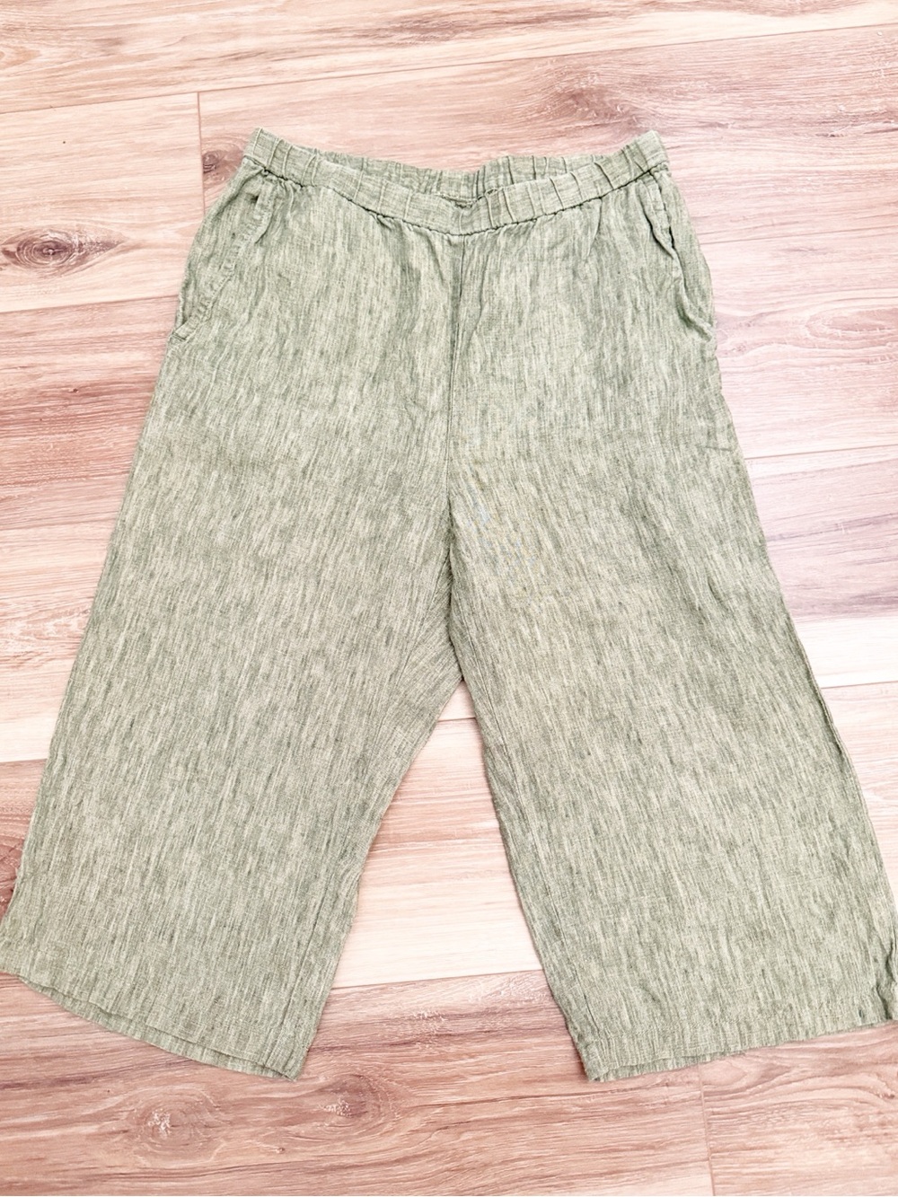 Organic Linen Casual Olive Green Linen-Blend Capri Pants - Picture 4 of 12